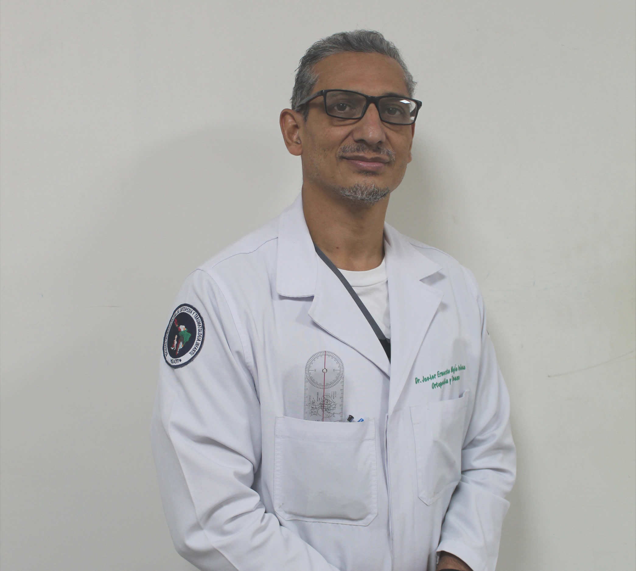 Dr. Javier
